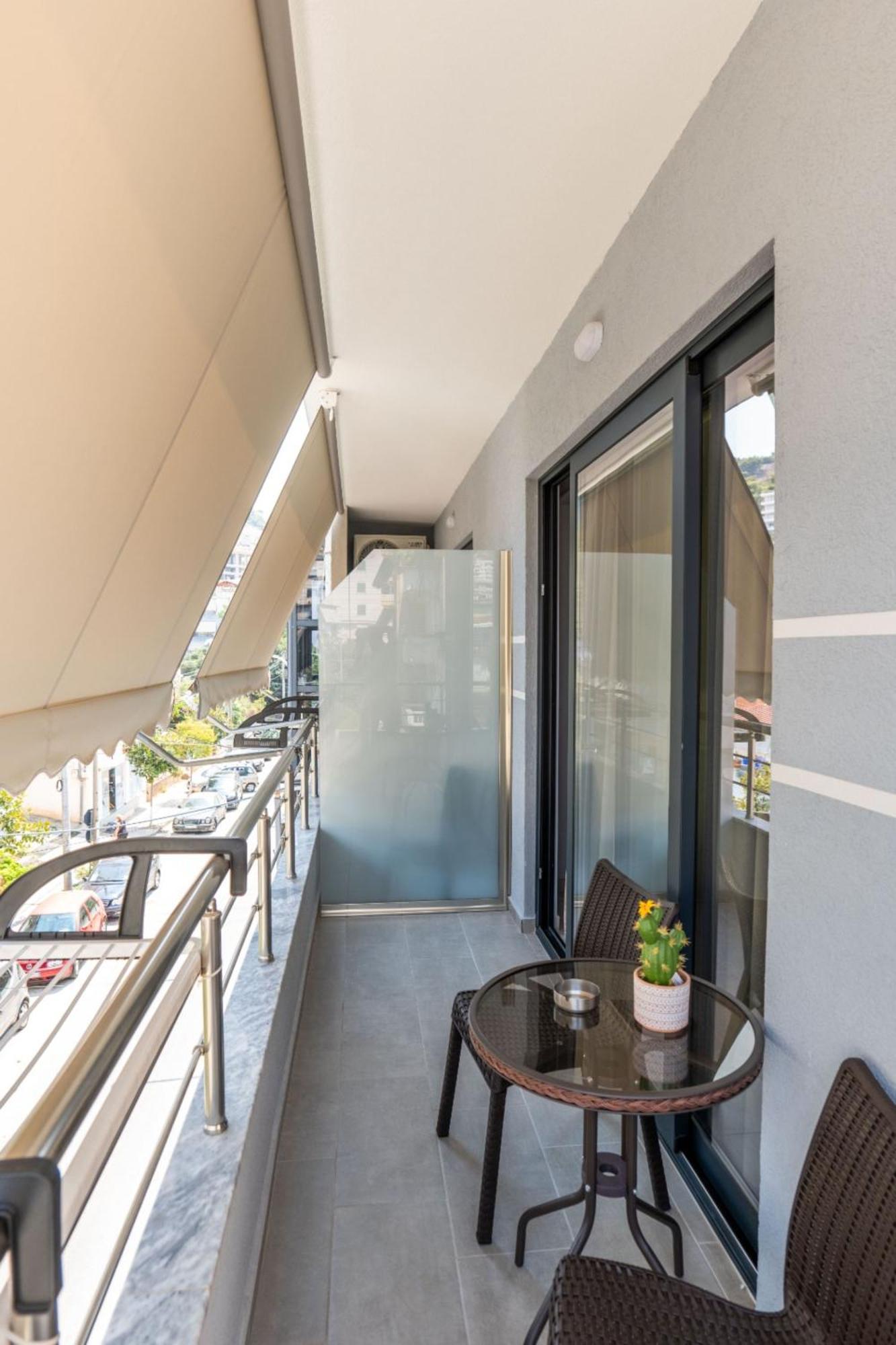 Aleksandra Apartments Sarandë Exteriör bild