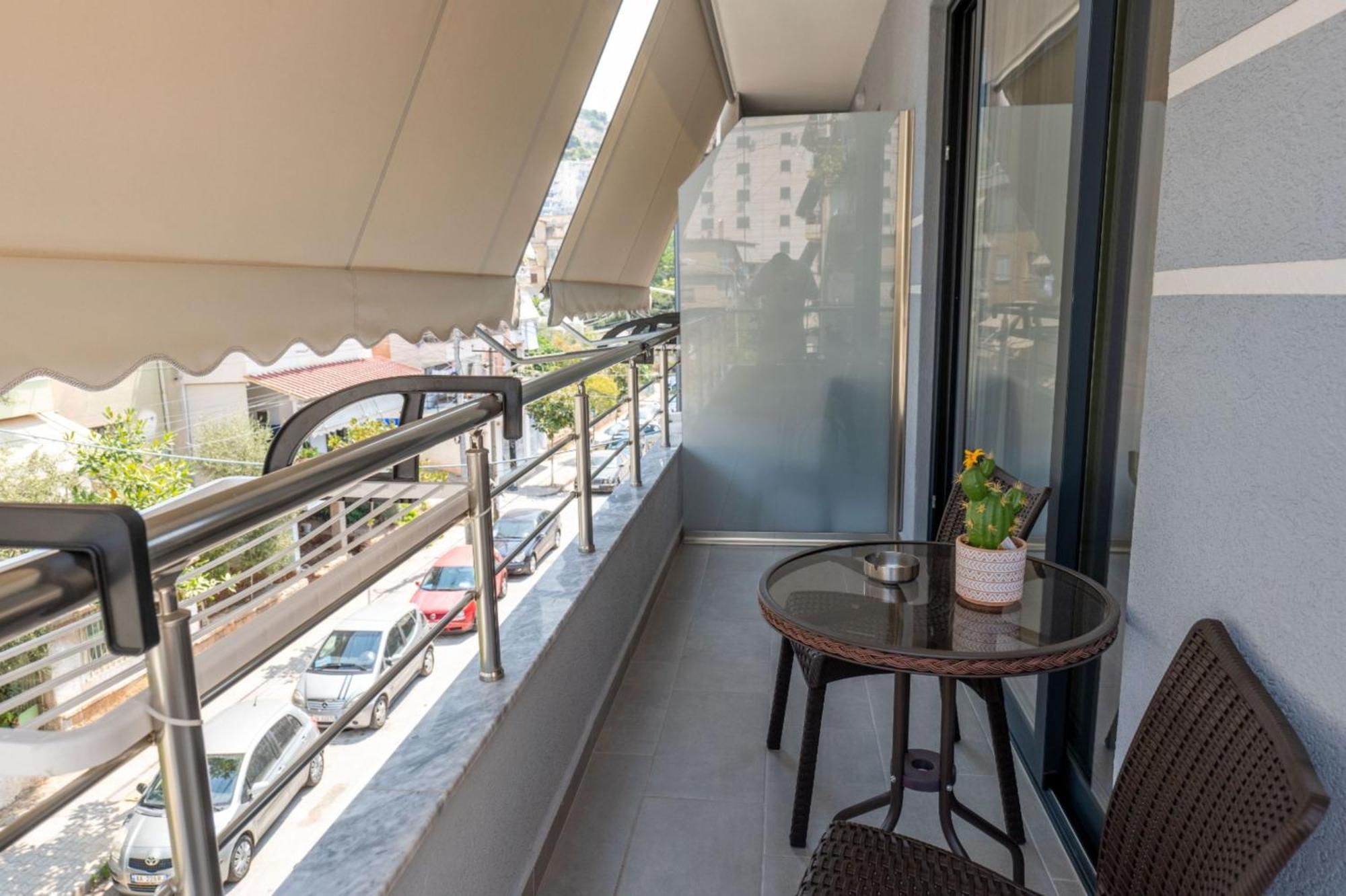 Aleksandra Apartments Sarandë Exteriör bild