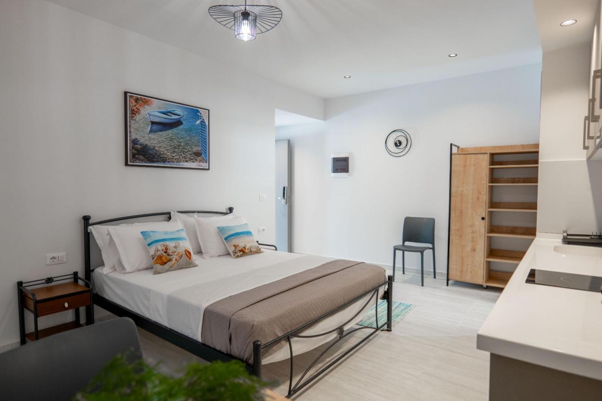 Aleksandra Apartments Sarandë Exteriör bild