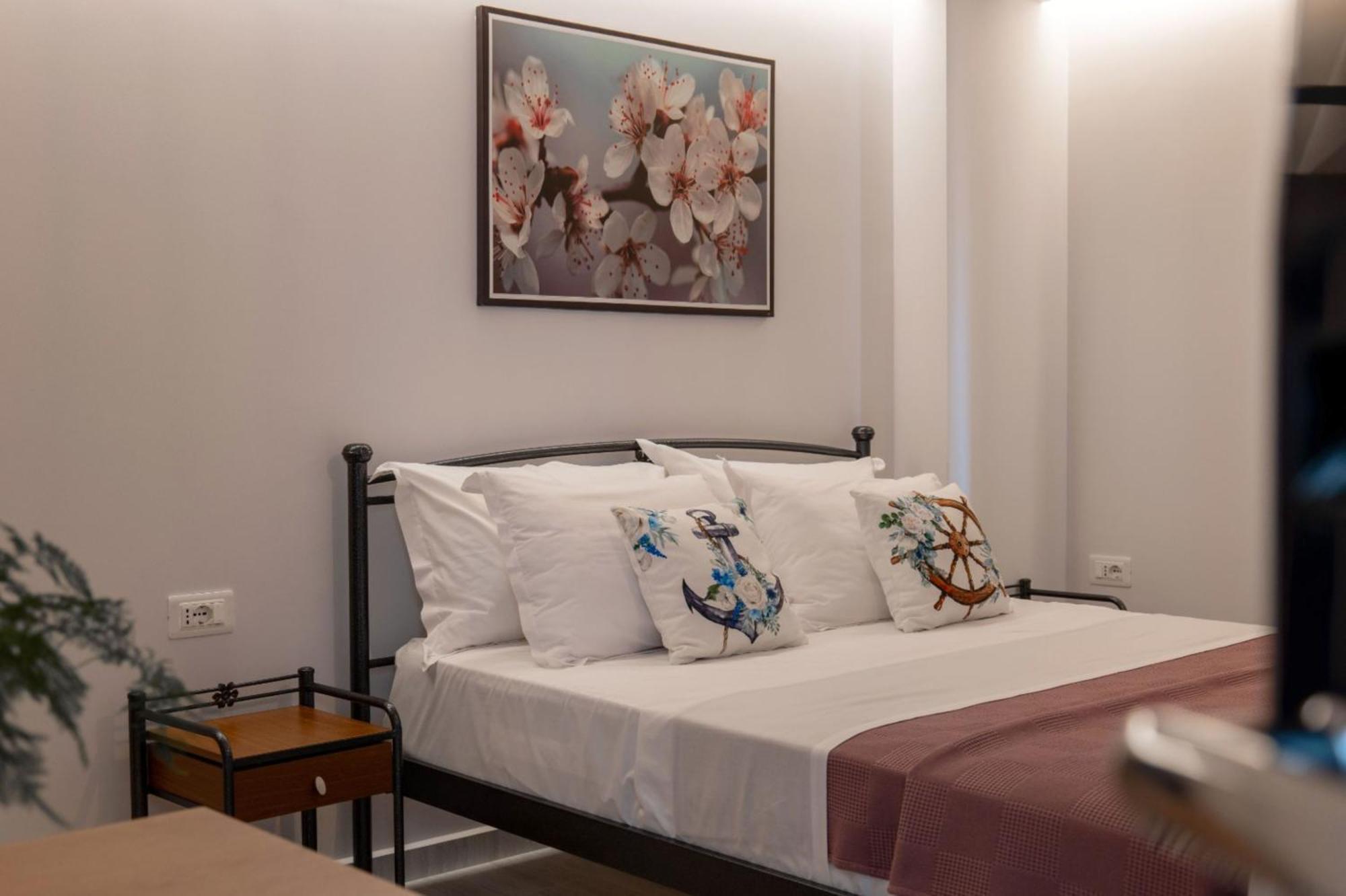 Aleksandra Apartments Sarandë Exteriör bild