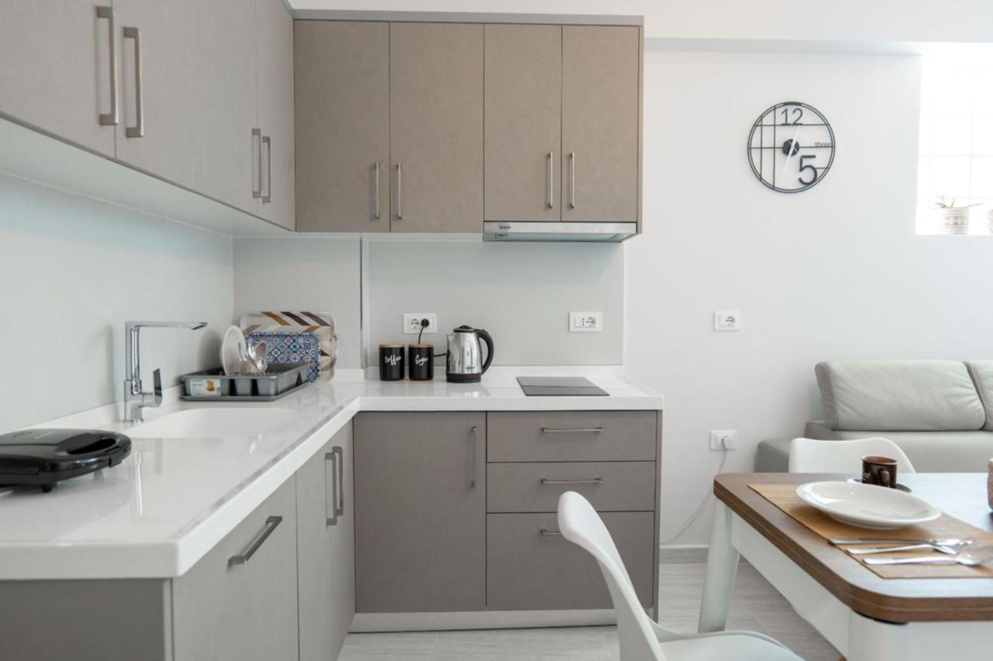 Aleksandra Apartments Sarandë Exteriör bild