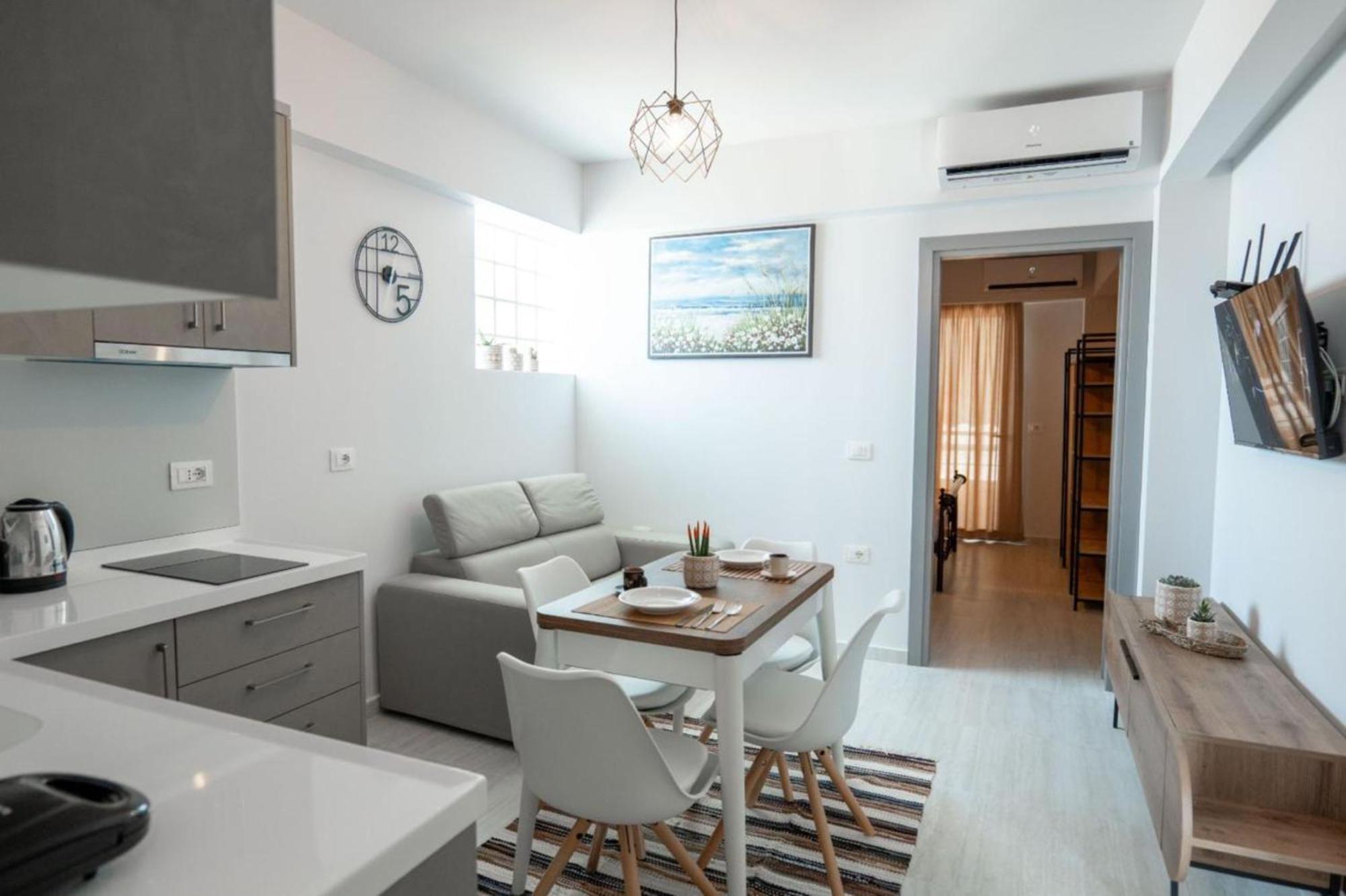 Aleksandra Apartments Sarandë Exteriör bild