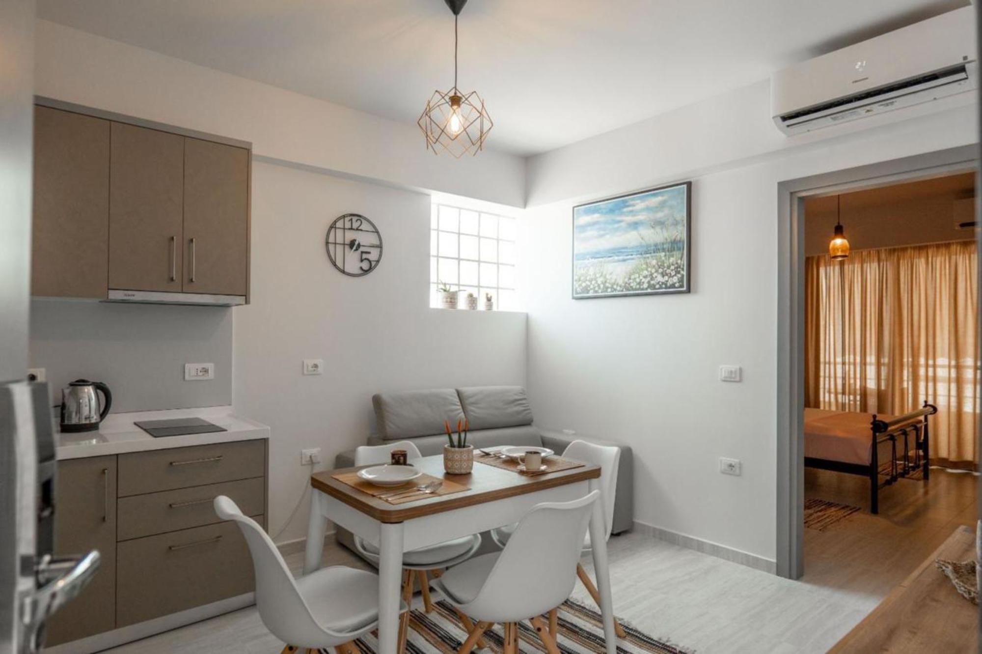 Aleksandra Apartments Sarandë Exteriör bild