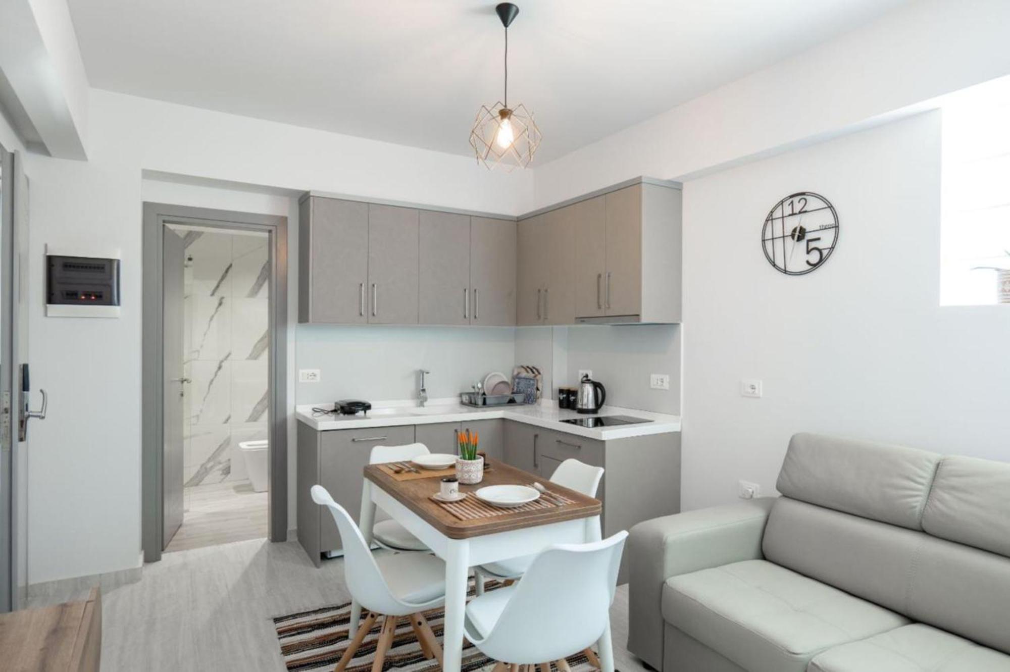 Aleksandra Apartments Sarandë Exteriör bild