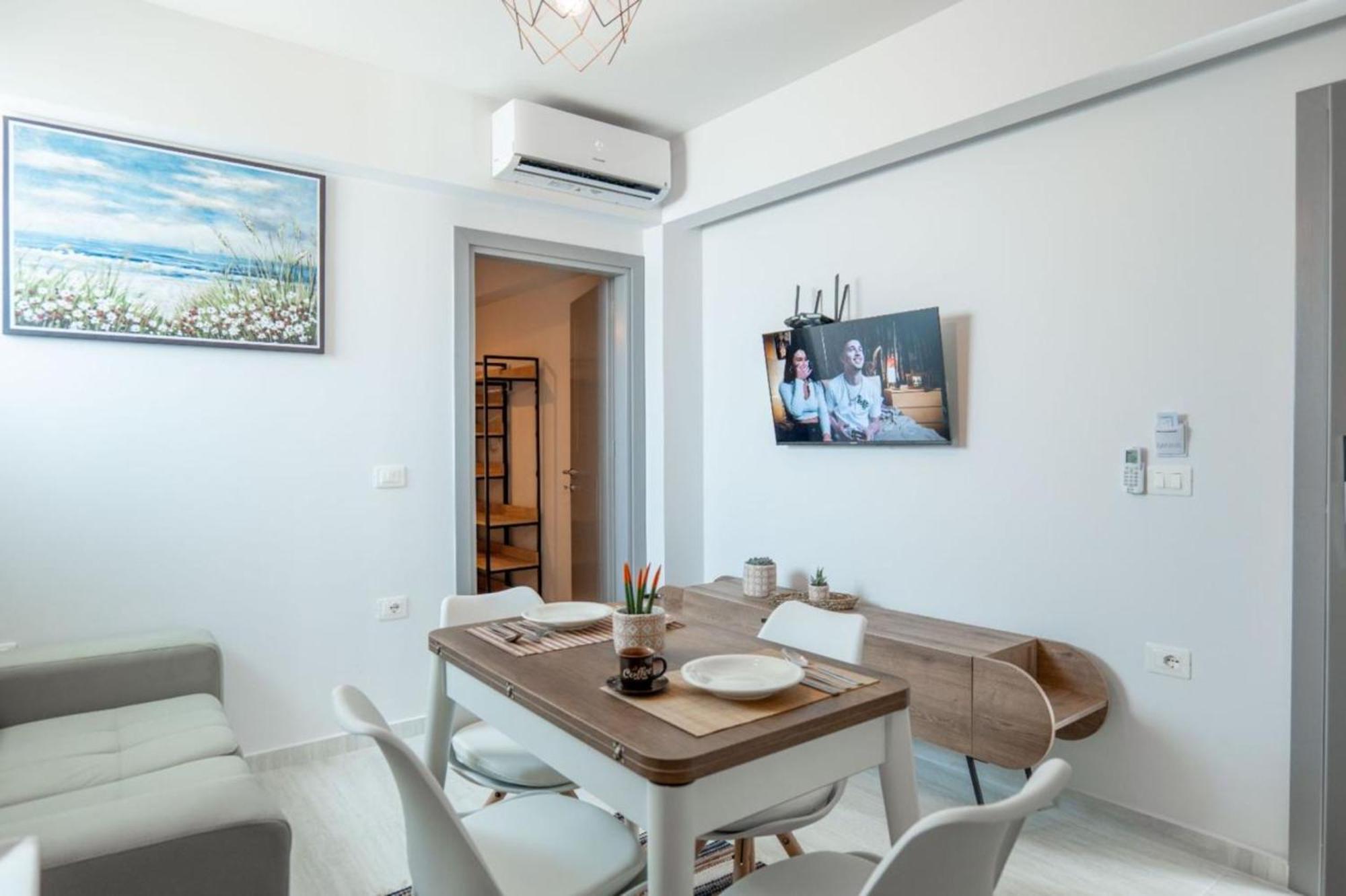 Aleksandra Apartments Sarandë Exteriör bild