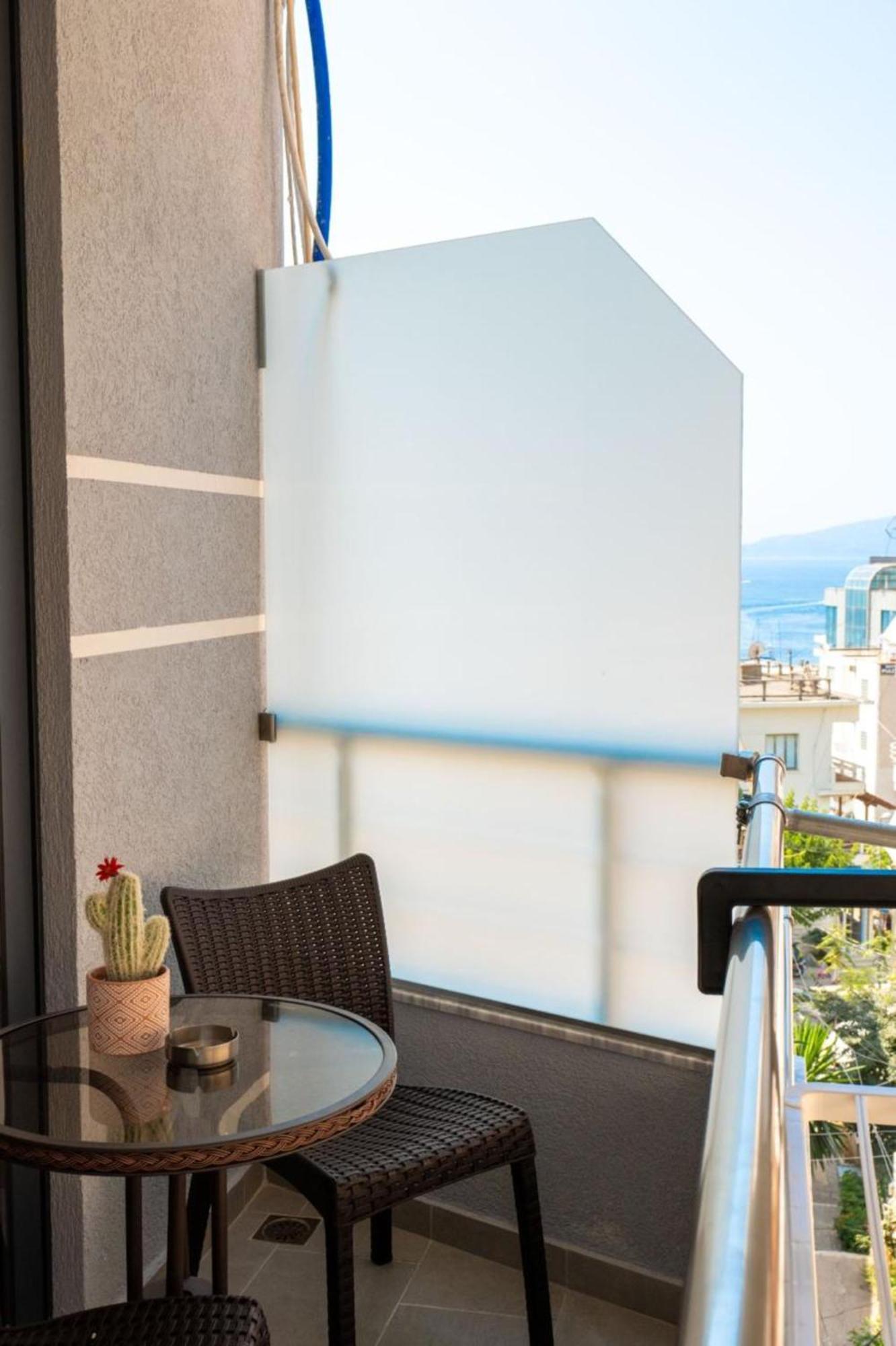 Aleksandra Apartments Sarandë Exteriör bild