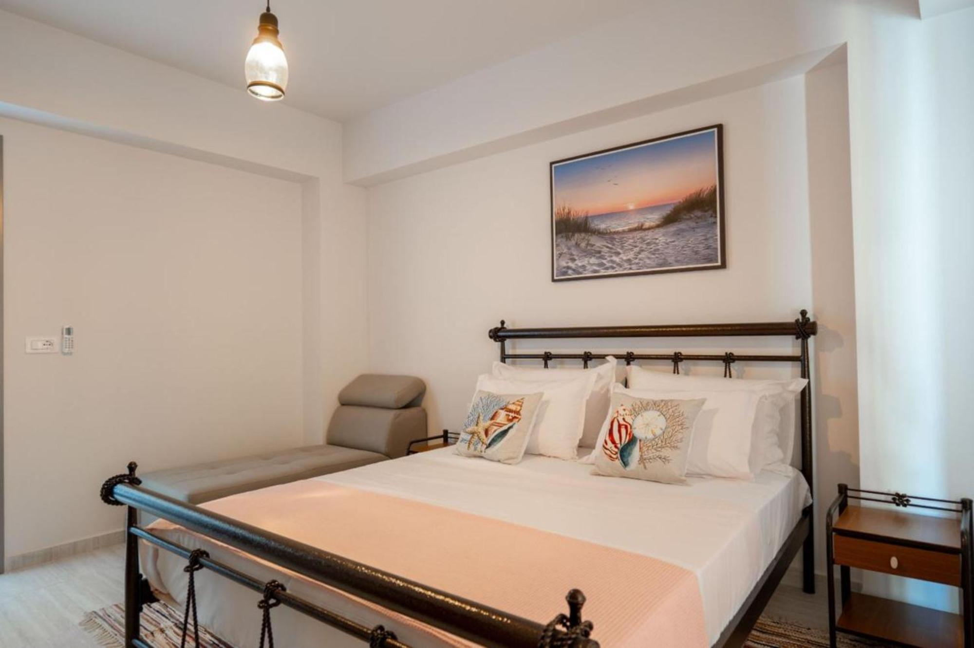 Aleksandra Apartments Sarandë Exteriör bild